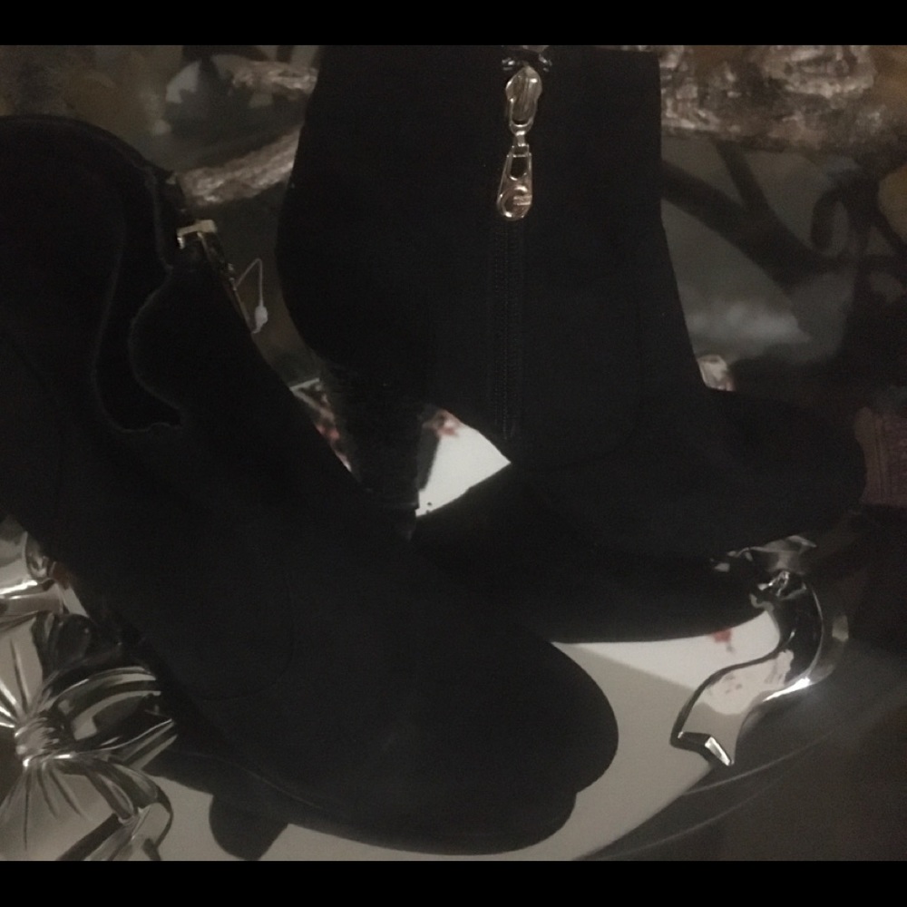 Guess boots